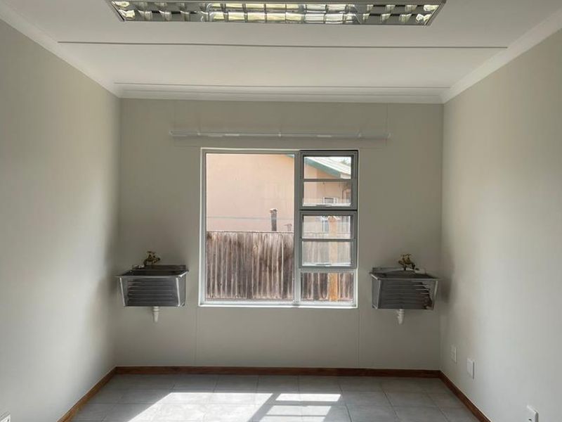 Turnkey Opportunity: Six En-Suite Bachelor Flats with Braai & Communal Area's - Photo 6