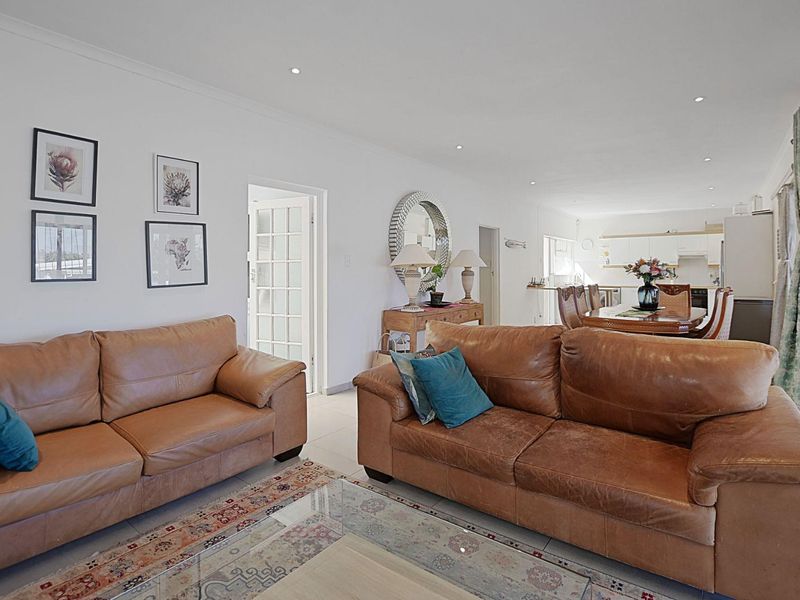 Endless potential in sought after area! - Photo 6