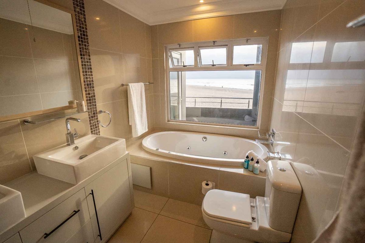 Beachfront Investment Opportunity – Fully Furnished & Airbnb-Ready - Photo 3