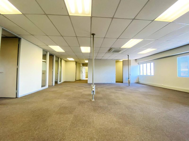 Spacious Office Unit with Large Entertainment Balcony in Fourways - Photo 4