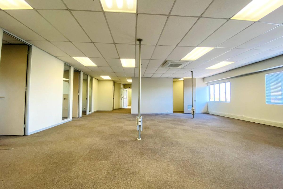 Spacious Office Unit with Large Entertainment Balcony in Fourways - Photo 4