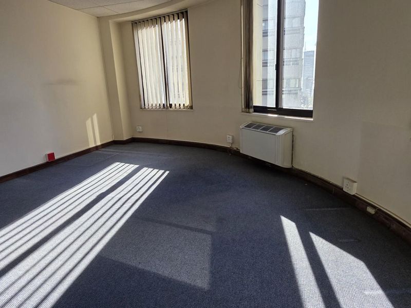 151m2 of Office Space TO LET - Photo 4