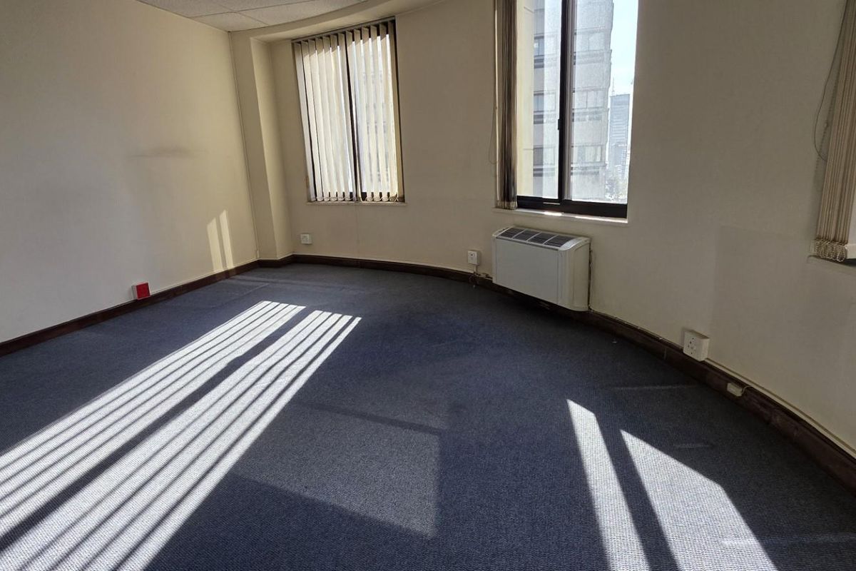 151m2 of Office Space TO LET - Photo 4