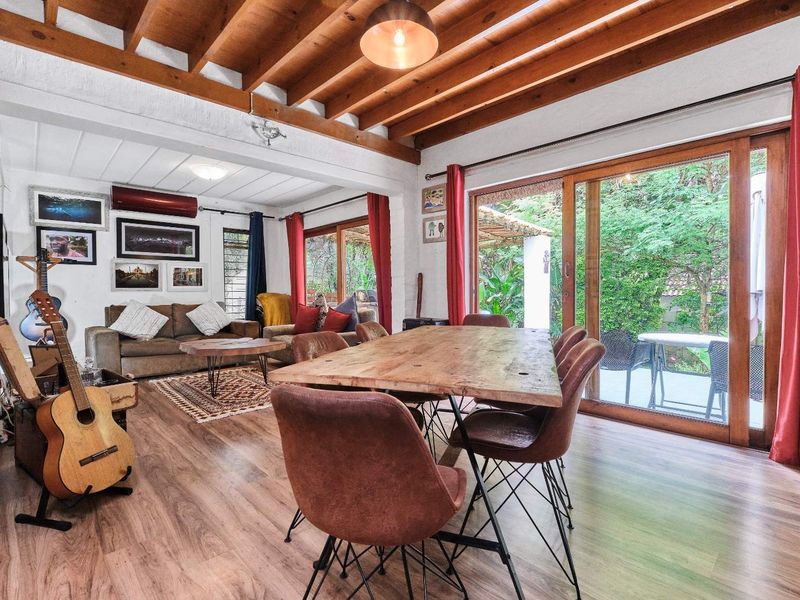 Stylish secure thatch living. - Photo 6