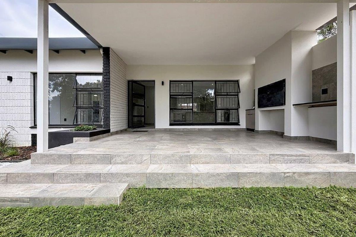 FAMILY LIVING IN MODERNISED HOME. - Photo 3