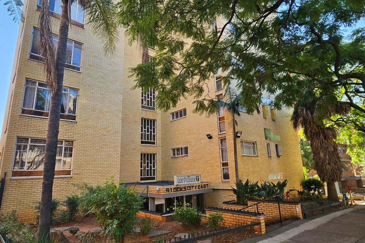 2 Bedroom Flat For Sale - Photo 2