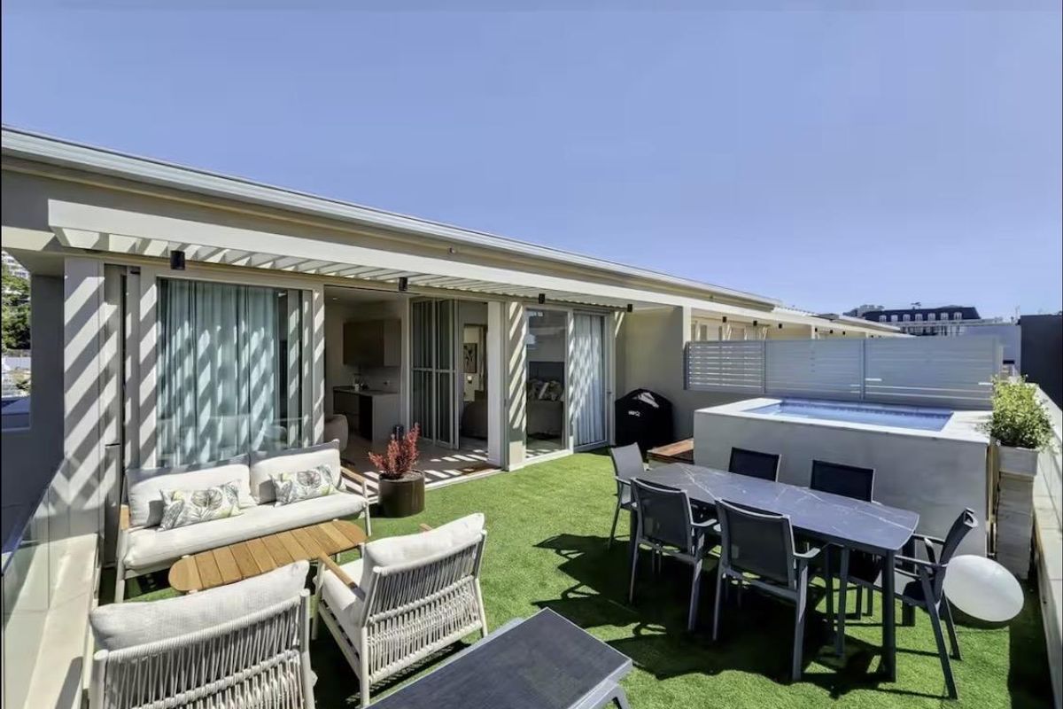 Luxury Green Point Penthouse - Photo 2