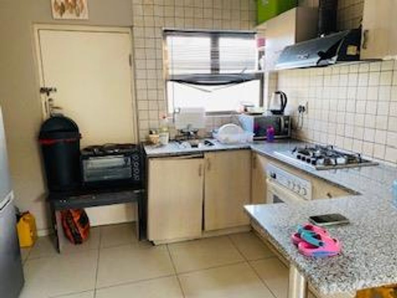 Exceptional Multi-Unit Property with Two Main Homes, Flats & Multiple Garages – Walvis Bay, Namibia - Photo 5