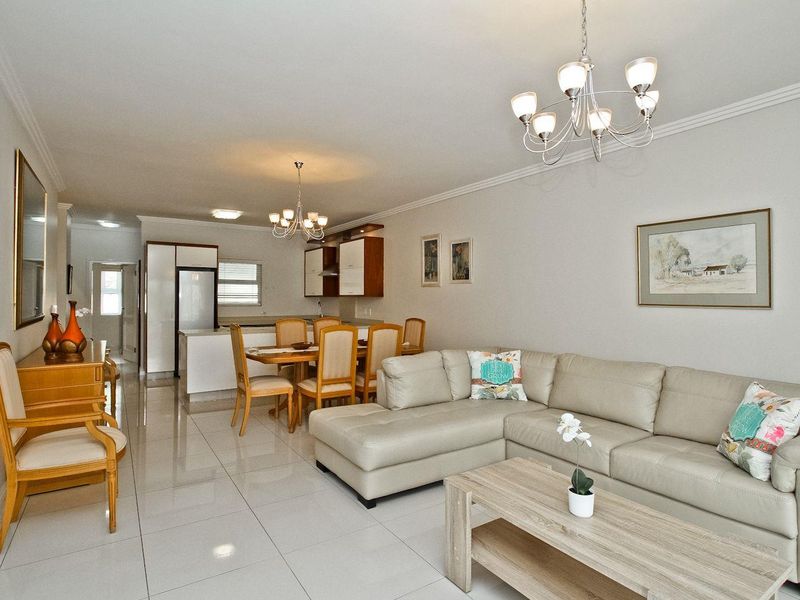 Exclusive Furnished Apartment in Secure Road Closure! - Photo 7