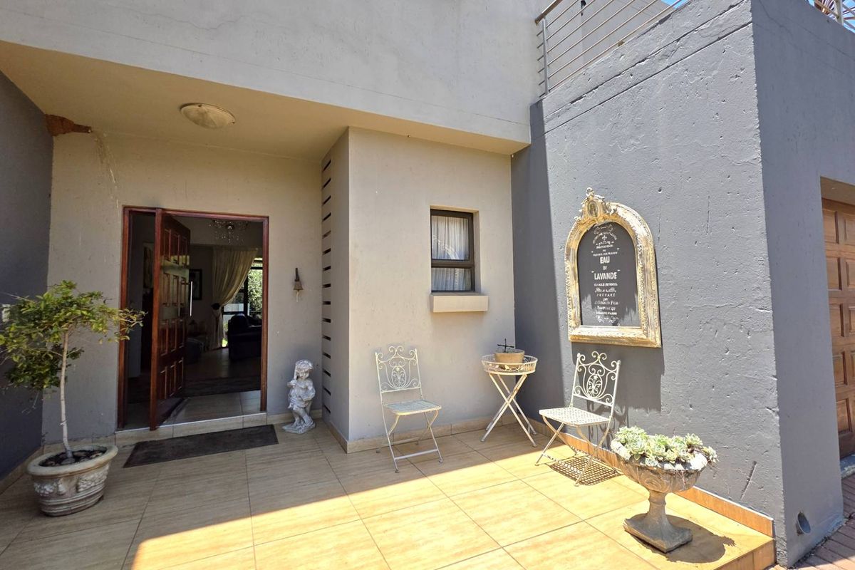 Immaculate 4 Bedroom Family Home In Leloko - Photo 2