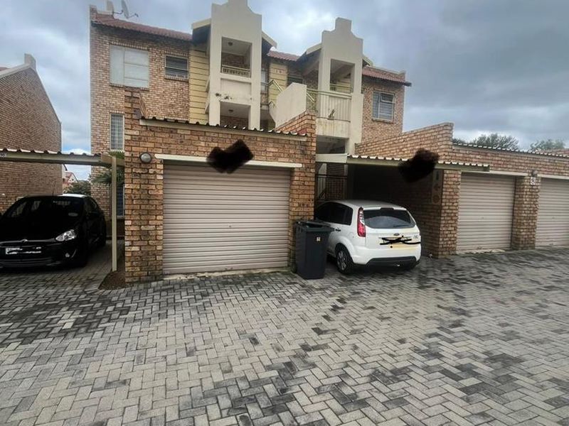 Ground Floor 2 Bedroom apartment - Photo 2