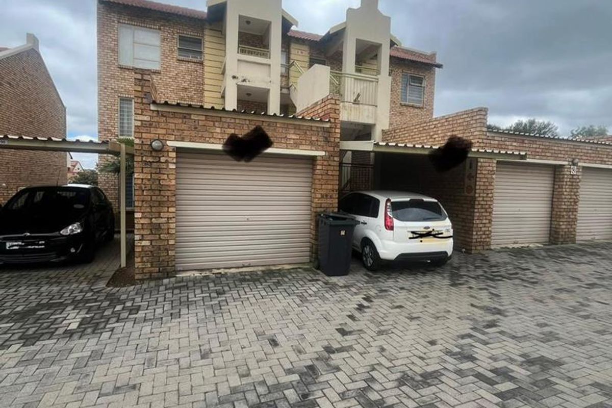 Ground Floor 2 Bedroom apartment - Photo 2