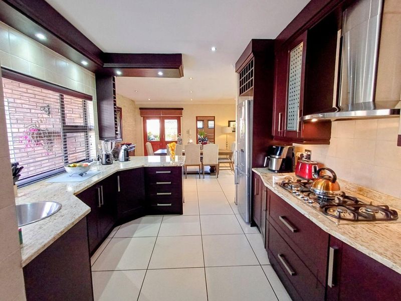 Immaculate & versatile freehold home in Lakefield - Photo 6