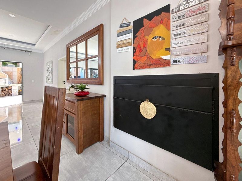 Entertainer’s Dream Family Home in Secure Waterkloof Ridge - Photo 9