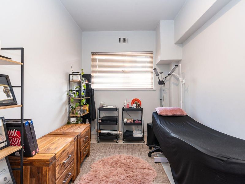 Prime 2-Bedroom Apartment on Central St Johns Road - Photo 6