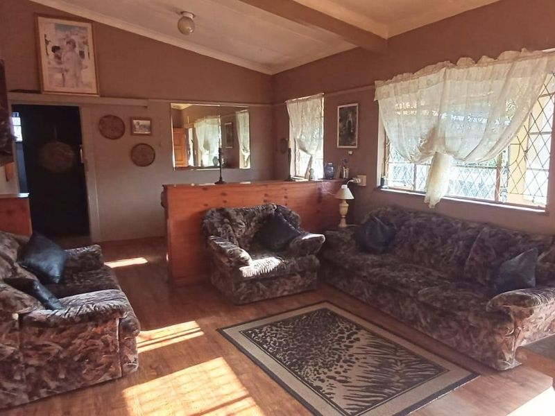 Spacious Escombe Home with Flatlet and Pool - Photo 5