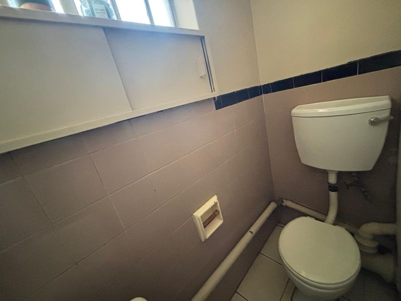 A bachelor Unit for sale in Braamfontein - Photo 9