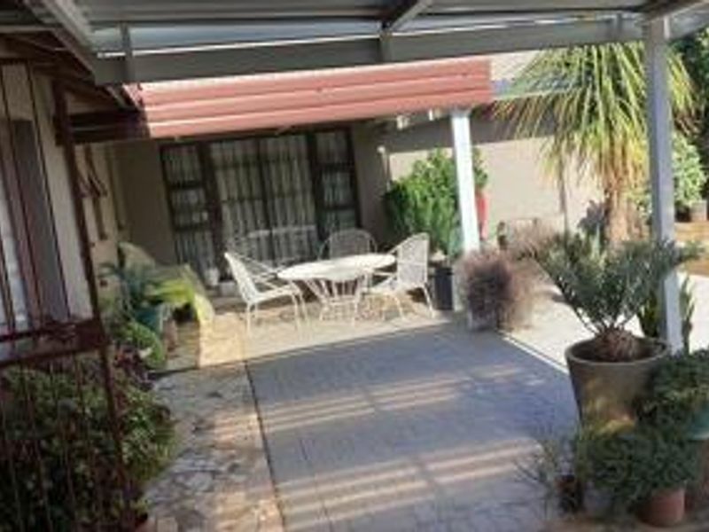 Stunning family home with modern features! - Photo 7