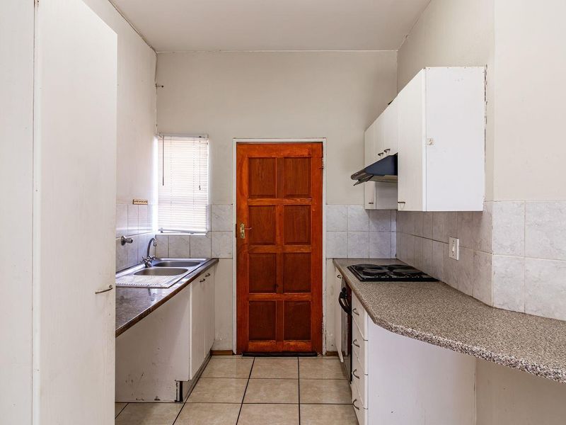 2 Bedroom Townhouse to Rent in Blackheath - Photo 10