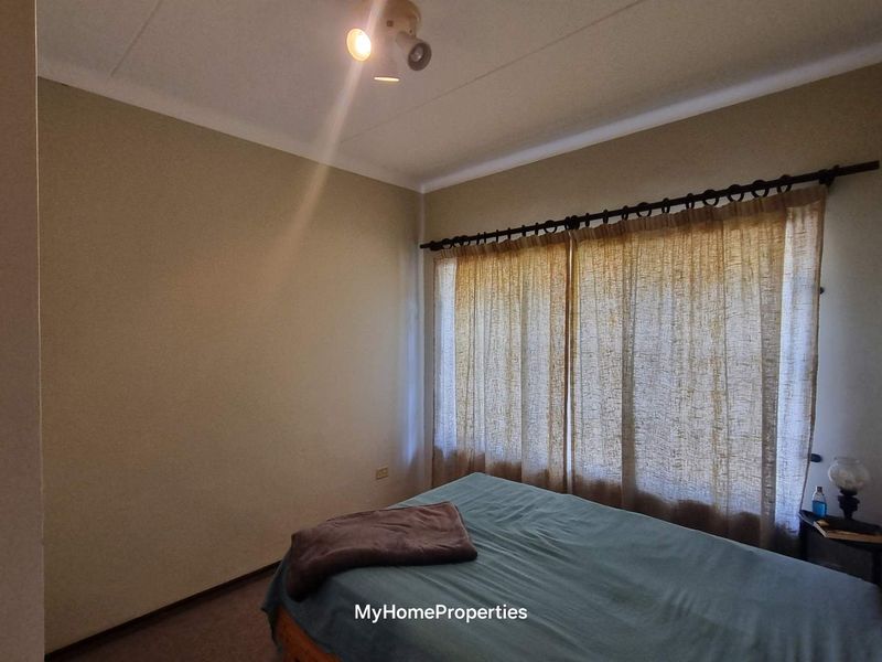 House with Flat for Sale, Central, Swakopmund - Photo 10