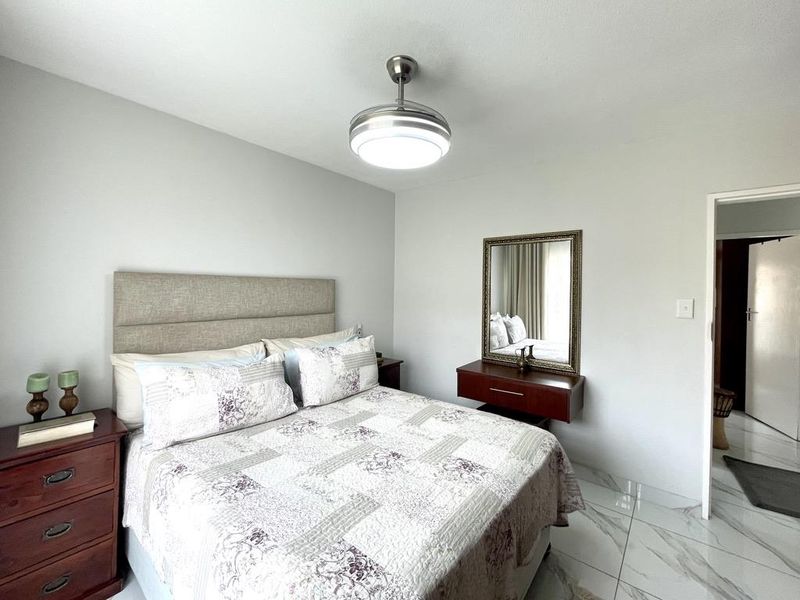 Modern Ground Floor Corner Unit with Private Garden. Newly renovated! - Photo 10