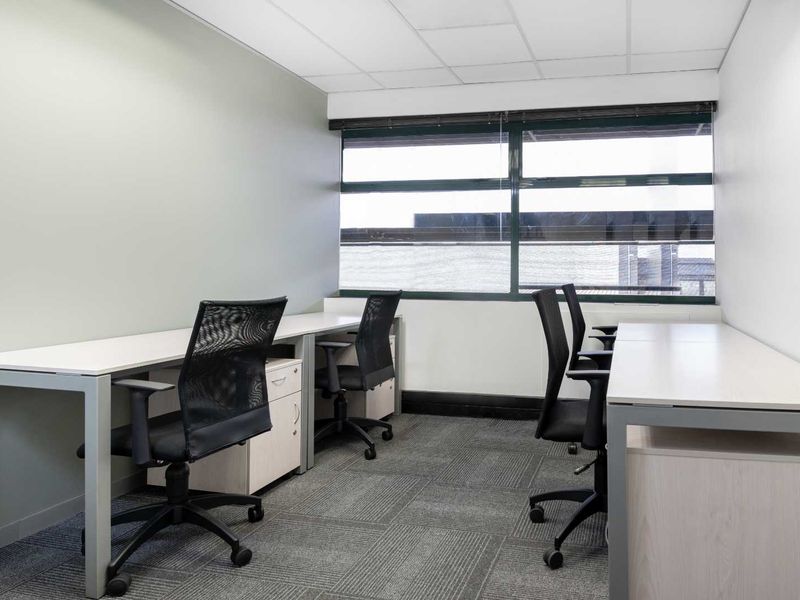 All-inclusive access to professional office space for 4 persons in Regus Rivonia Village - Photo 2
