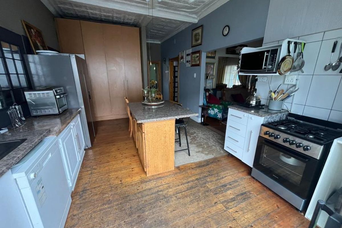 4 Spacious Bedroom House for Sale in Florentia - Photo 5