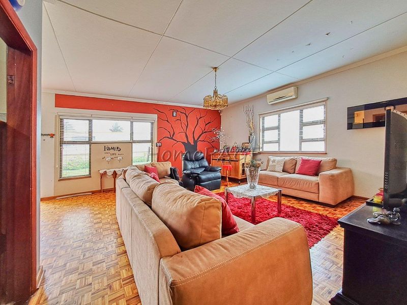 Lagoon, Walvis Bay:  Neat 3 Bedr Home is for Sale - Photo 9