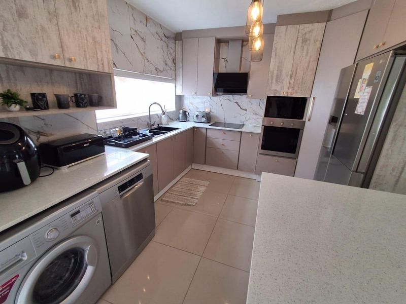 Exclusive Listed - Newly Renovated Duplex For Sale In Die Hoewes - Photo 3