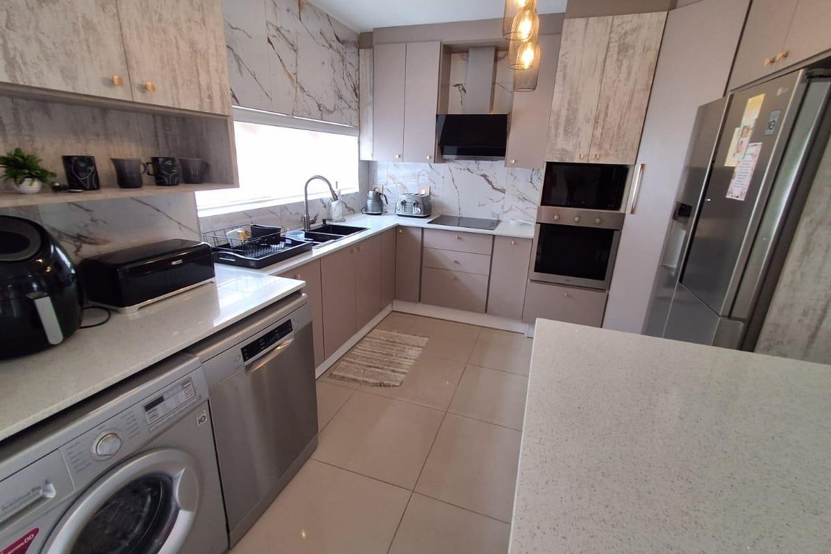 Exclusive Listed - Newly Renovated Duplex For Sale In Die Hoewes - Photo 3