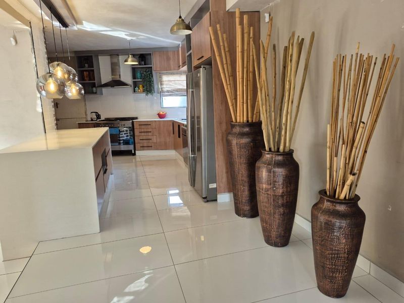 Large Family Home for Sale with Flatlet - Photo 8