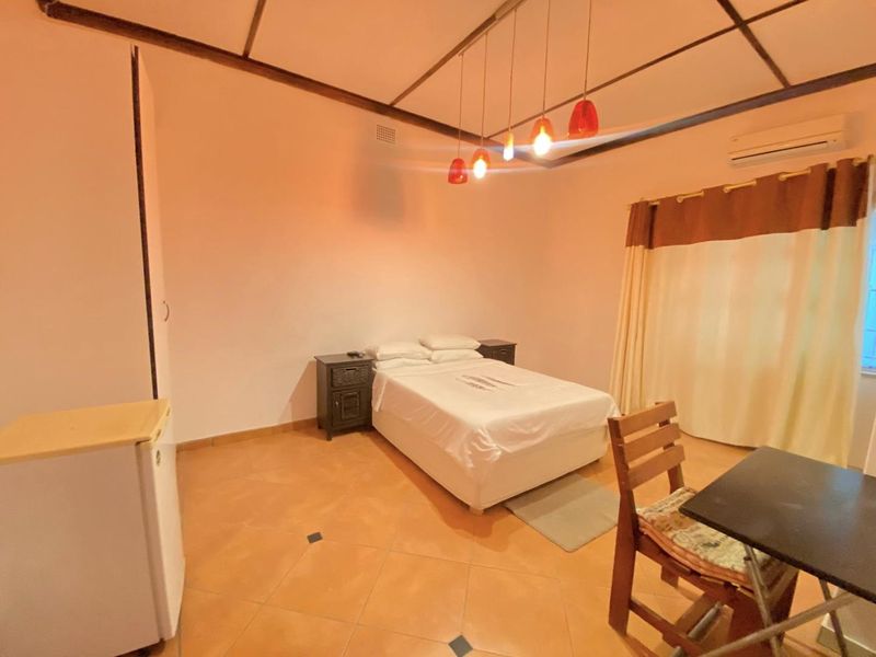 Fully Equipped Guesthouse | 16 Rooms | 2,000m2 Erf | Turn-Key & Fully Furnished - Photo 5