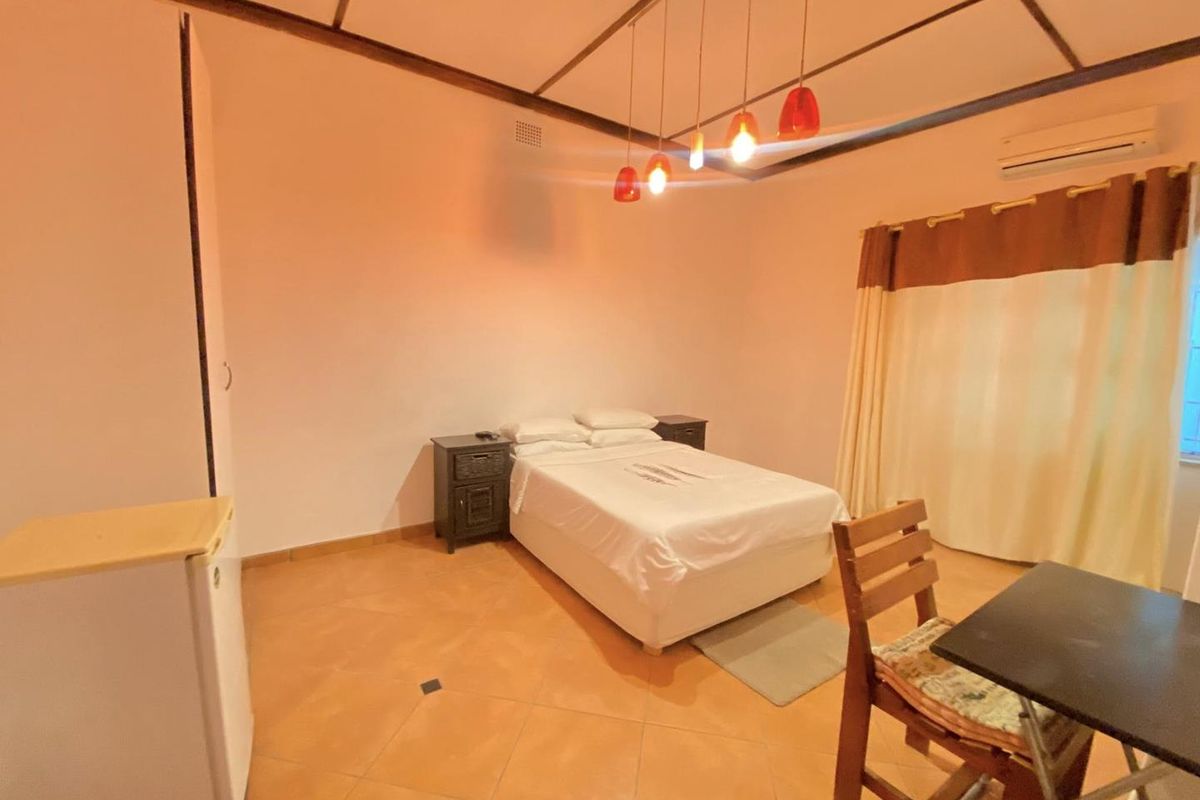 Fully Equipped Guesthouse | 16 Rooms | 2,000m2 Erf | Turn-Key & Fully Furnished - Photo 5