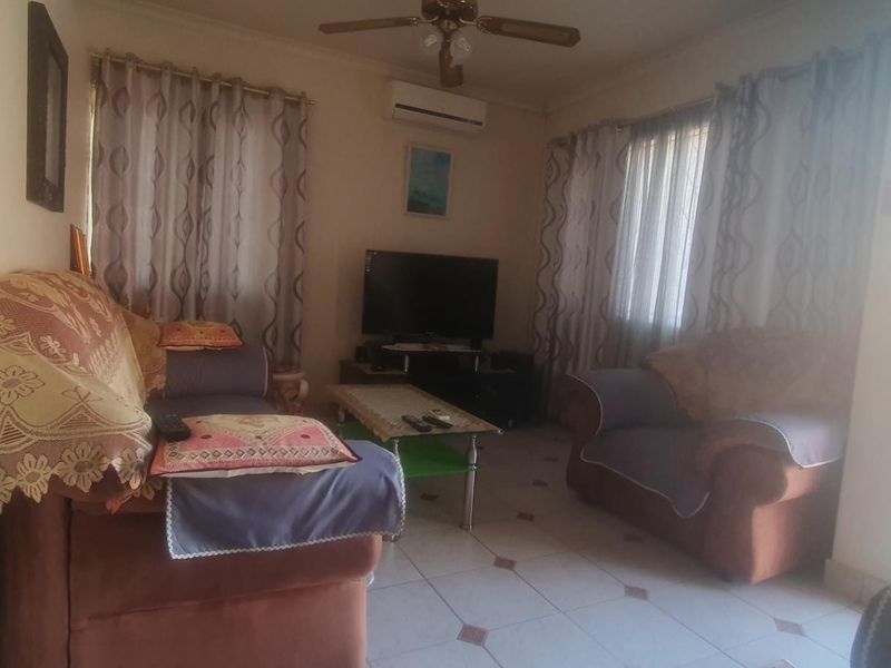 4-Bedroom Home with Double Garage &amp; Large Yard - Photo 3