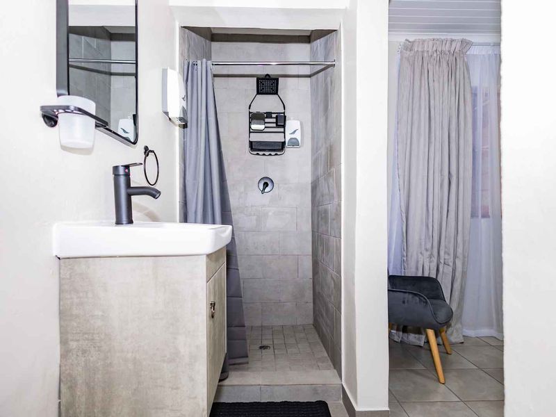 Urban Oaks Guest House - Photo 7