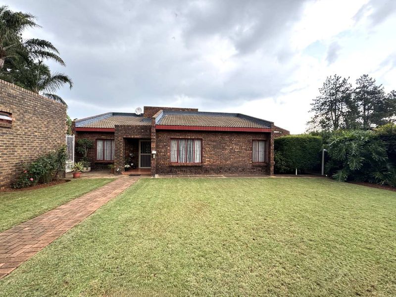 3 Bedroom HOUSE FOR SALE in ELARDUSPARK, Pretoria East - Photo 6