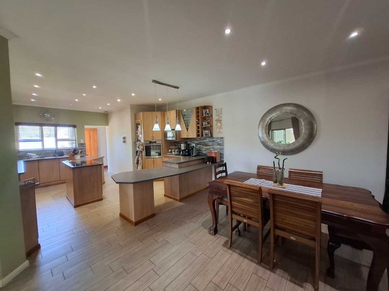 Modern home with heated indoor pool - Photo 5