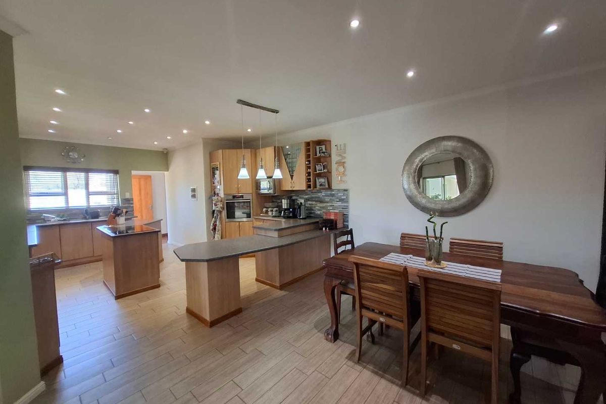 Modern home with heated indoor pool - Photo 5