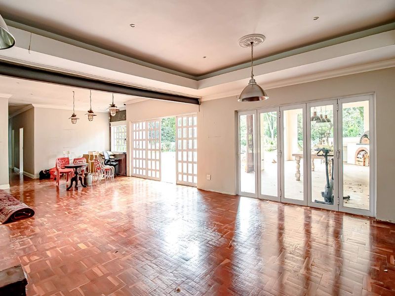 A home with wonderful spaces and a borehole!!!! - Photo 4