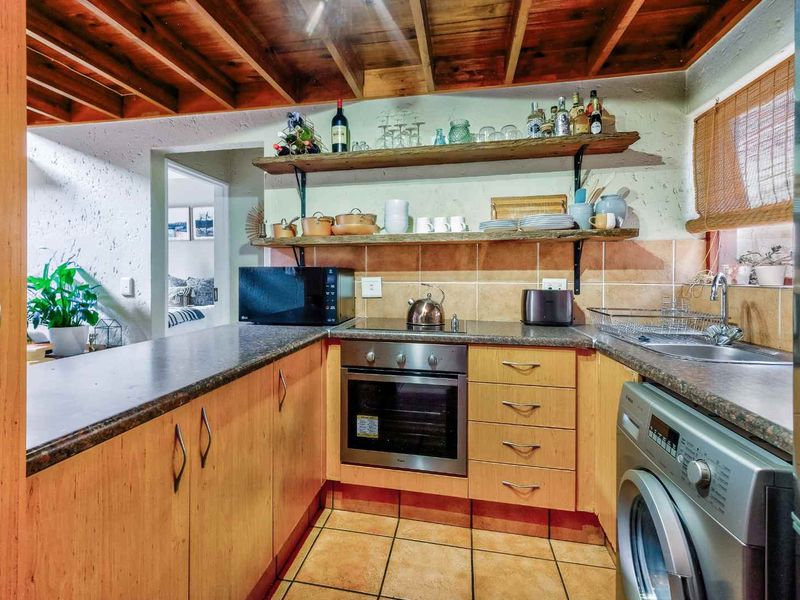 1 BEDROOM, 1 BATHROOM + LOFT APARTMENT IN DOUGLASDALE - Photo 7