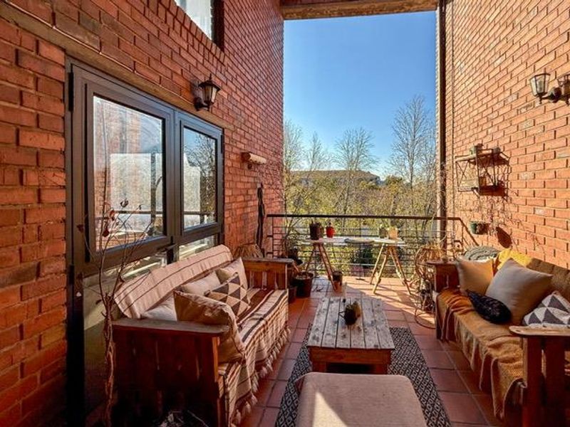 Discover Urban Elegance: New York-Style Loft Apartment in Atholl - Photo 10