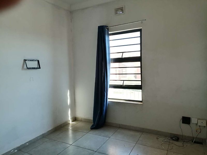 Secure family living in Southills Germiston - Photo 9