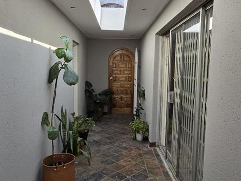 Four bedroom house for sale in Garsfontein Ext  6 - Photo 4