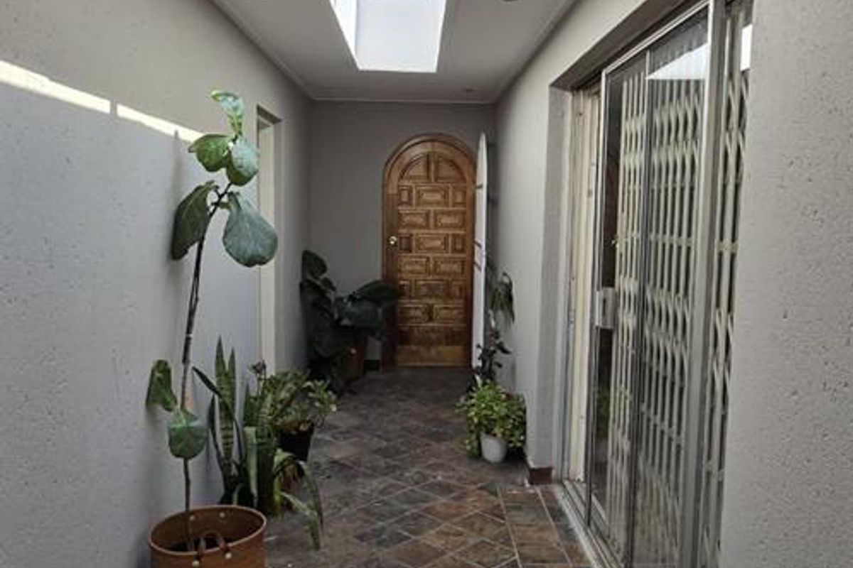 Four bedroom house for sale in Garsfontein Ext  6 - Photo 4