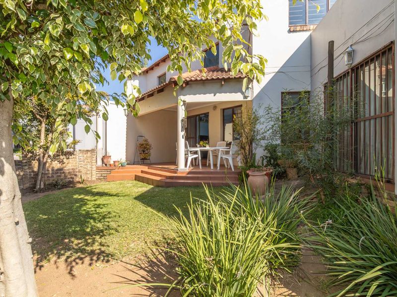 Dream Home Awaits - Photo 2