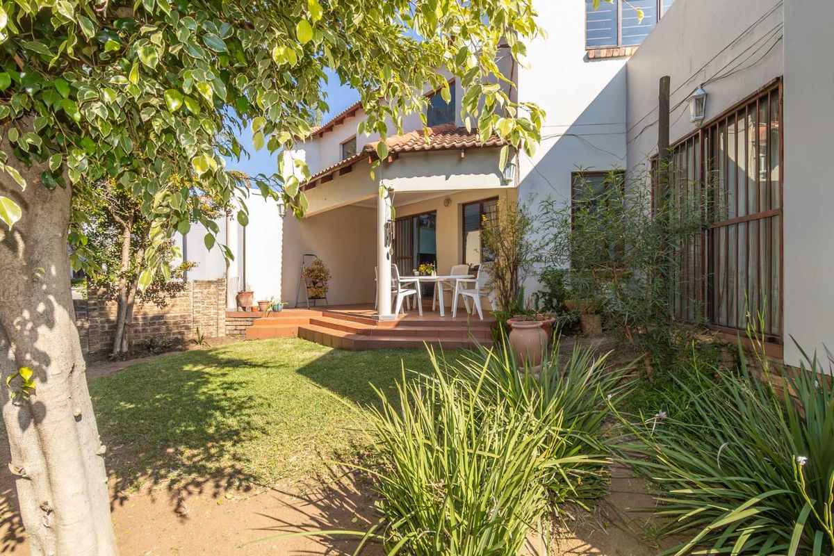 Dream Home Awaits - Photo 2