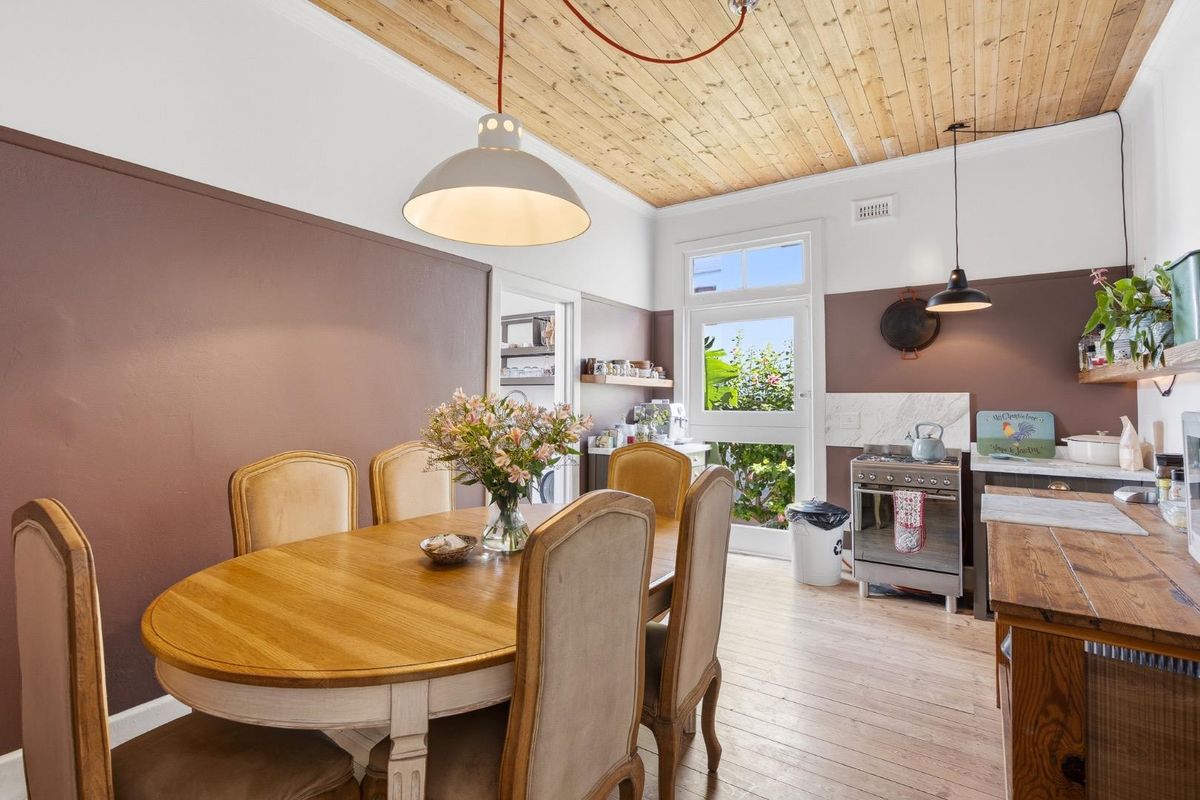 Extra-large, Character Two-Bed in Bantry Bay - Photo 3