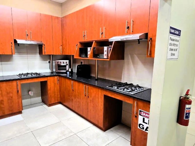 Room to rent for adult only at 159 Voortrekker Road - Photo 5