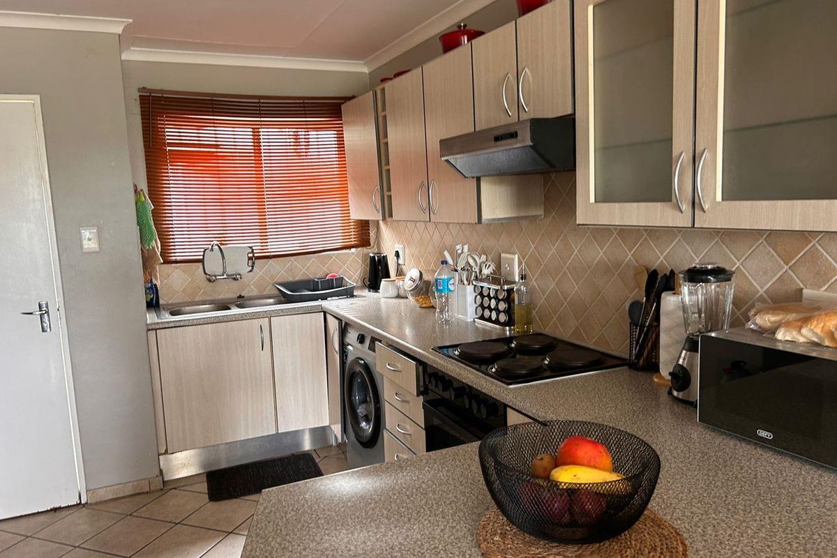 Newly couple or Young Professionals - Photo 5