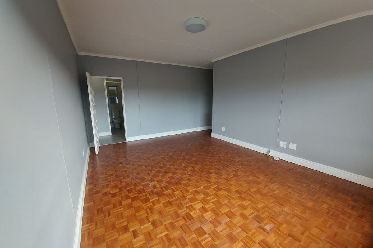 Unfurnished 2-Bedroom Apartment To Rent in Claremont - Photo 4